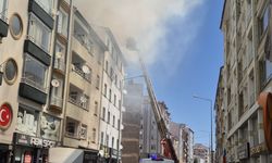 Niğde’de Binanın Çatısı Alev Alev Yandı