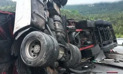 Niğde-Pozantı Otoyolu'nda Feci Kaza: 1 Ölü, 4 Yaralı