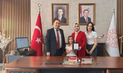 Doğru Yol Partisi'nden Milli Eğitim Müdürü Elif Özbek’e ziyaret ve plaket