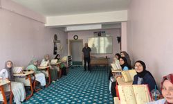 Niğde Halk Eğitimi Merkezi Müdürü Hafızlık Hazırlık Kursunu Ziyaret Etti