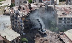 Kale ve Çevresi Yenileme Projesinde Yıkımlar Sürüyor