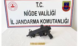 Niğde’de ruhsatsız makineli tabanca ele geçirildi