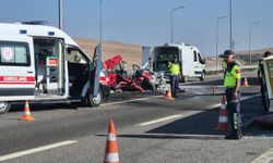 Otomobil, TIR'a arkadan çarptı: 3 ölü, 2 yaralı