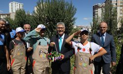 Vali Çelik, Özel Eğitim Öğrencileriyle Hasat Sevincini Paylaştı