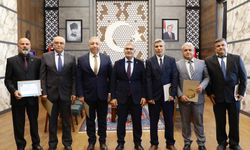 Vali Çelik’ten Patates Araştırma Enstitüsü Personeline Başarı Belgesi