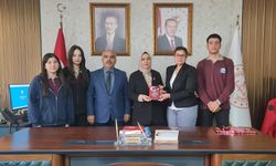Şiir Yarışmasında Dereceye Giren Öğrenciler Ödüllendirildi