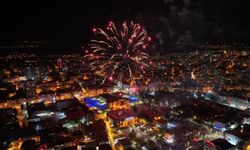 Niğde’de Fener Alayı Yürüyüşü Cumhuriyet Coşkusuyla Gerçekleştirildi