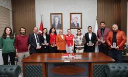 Öğretmenler Günü Masa Tenisi Turnuvasında Dereceye Giren Öğretmenlere Ödülleri Verildi