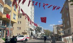 Niğdeli şehidin babaevine Türk bayrakları asıldı