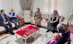 Vali Çelik’in Eşi ve Aile ve Sosyal Hizmetler İl Müdürü Şehit Ailelerini Ziyaret Etti