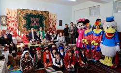 Vali Cahit Çelik ve Eşi Nermin Çelik Asım Zeynep Ecemiş İlkokulu'nun Cumhuriyet Coşkusuna Katıldılar