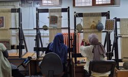 Niğde’de Halı Dokuma Geleneği Halk Eğitim Merkezinde Yaşatılıyor