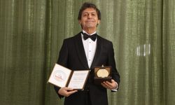 Dünyaca Ünlü Yazar Akif Manaf 2025 Yılı International Peace Prize Ödülü’nü Aldı