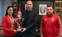 Niğde Belediyesi Milli Kayakçısı Ebru Tuncer’den Çifte Gurur