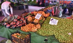 Yaz Meyveleri Tezgahlarda, Fiyatlar Cep Yakıyor