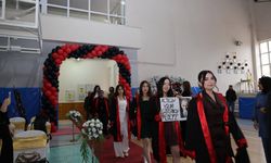 Yunus Emre Anadolu Lisesi’nde Mezuniyet Coşkusu