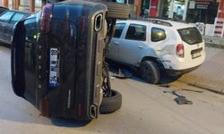 Park Halindeki Araca Çarpan Otomobil Kazaya Neden Oldu: 2 Yaralı