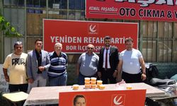 Yeniden Refah Bor İlçe Başkanlığı'ndan Aşure İkramı