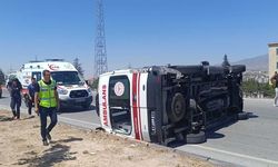 Niğde'de Ambulans ile Otomobil Çarpıştı: 5 Yaralı