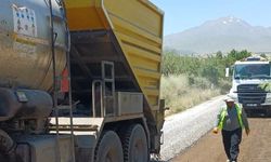 Mahmutlu Köyü'nde 2 Kilometrelik Sathi Asfalt Çalışması Başladı