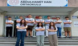 Abdülhamithan Ortaokulu'nda LGS Şampiyonlarına Kahvaltılı Kutlama