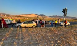 Niğde'de Düğün Konvoyu Kaza Yaptı: 4 Araç Birbirine Girdi