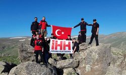 İHH Arama Kurtarma Ekibinden 15 Temmuz Anısına Melendiz Dağı Zirve Tırmanışı