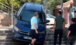 Otomobiliyle Merdivenlerden İnmek İstedi