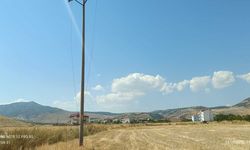 Kayırlı Köyü’nde Tehlike Saçan Elektrik Telleri Tepki Çekiyor