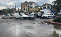 Yağış Kazayı Beraberinde Getirdi: 3 Araç Çarpıştı, 1 Yaralı