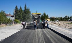NİĞDE’DE ALTYAPISI TAMAMLANAN BÖLGELERDE ASFALT SEFERBERLİĞİ HIZ KESMEDEN SÜRÜYOR