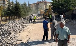 Altunhisar’da Sağlık Mahallesi’ne parke ve bordür çalışması