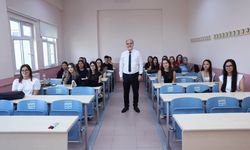 Rektör Uslu, Kimya Mühendisliği Öğrencilerinin İlk Dersine Katıldı
