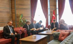 Vali Akmeşe, Halk Günü’nde Vatandaşların Taleplerini Dinledi