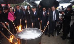 Niğde 6. Gastronomi Festivali, kortej yürüyüşü ve festival ateşinin yakılmasıyla başladı.