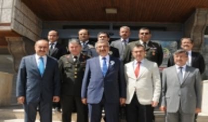 Protokolden Belediye Başkanı Sıtkı Erat'a Ziyaret