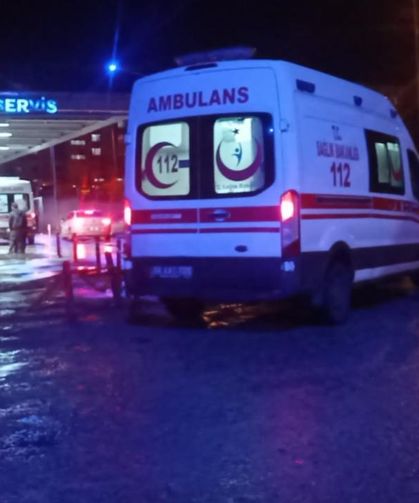 Sazlıca kavşağında trafik kazası 6 yaralı