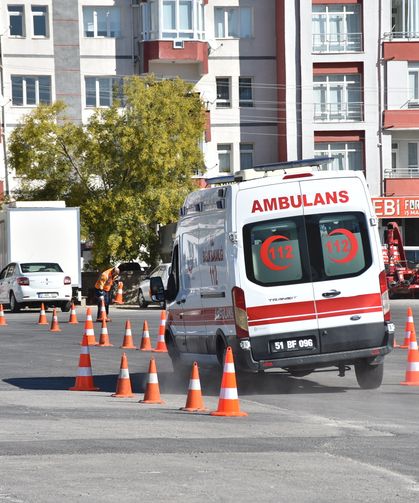 Ambulans şoförlerine güvenli sürüş eğitimi verildi