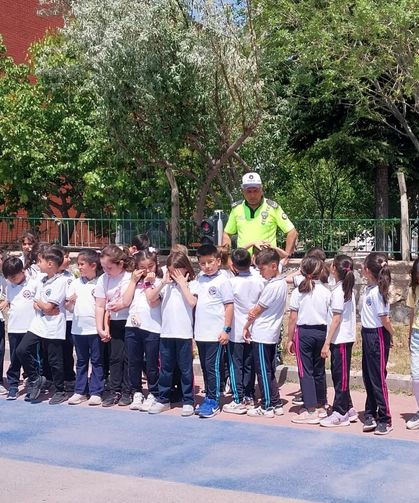 Niğde Emniyetinden Trafik Güvenliği Eğitimi ve Bilinçlendirme Faaliyeti