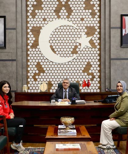 Niğdeli Milli Tekvandocu Didem Kirazcı’dan Vali Çelik’e Ziyareti