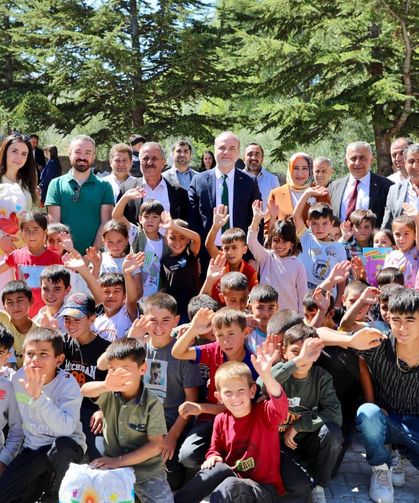 NÖHÜ’den Köy Okulu Öğrencilerine Kırtasiye, Kıyafet ve Oyuncak Desteği