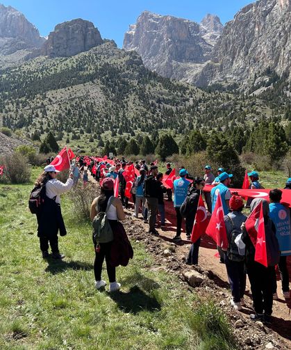 Cumhuriyetin 102. Yılı, 102 Dağcıyla Emler Zirvesi’nde Kutlanacak