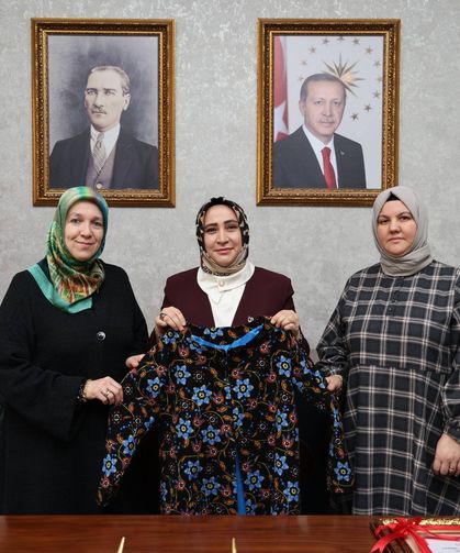 “Çift Taraflı Kullanılıp Çantaya Dönüşebilen Ceket”e Tescil Belgesi