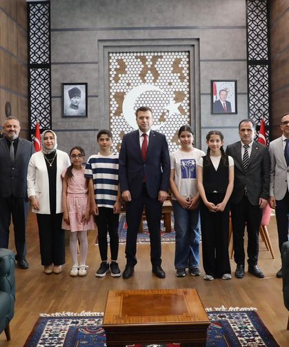 TÜBİTAK Başarısı Gösteren Öğrenciler Valilikte Ağırlandı