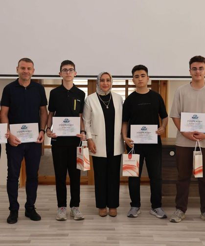 MEB Robot Yarışması’nda Niğde’yi Temsil Eden Öğrencilere Ödül