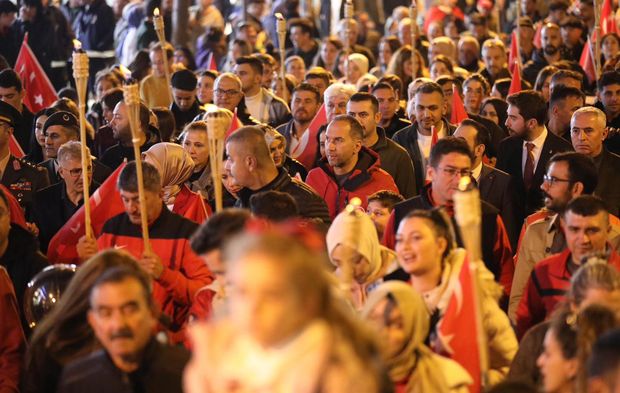 Cumhuriyet’in 101 Yılında Binlerce Kişi Fener Alayında Buluştu