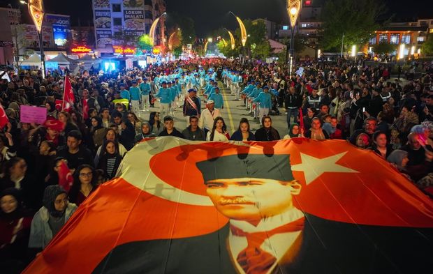 Niğde’de 19 Mayıs Coşkusu Fener Alayıyla Taçlandı