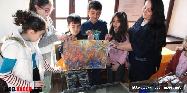 Ebru, En Rağbet Gören Kâğıt Süsleme Sanatıdır