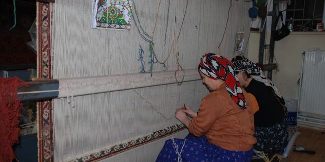 Unutulmaya yüz tutmuş halı motifleri ilmek ilmek işlenerek canlandırılıyor