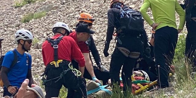 Demirkazık dağına tırmanış esnasında düşen dağcı kurtarıldı